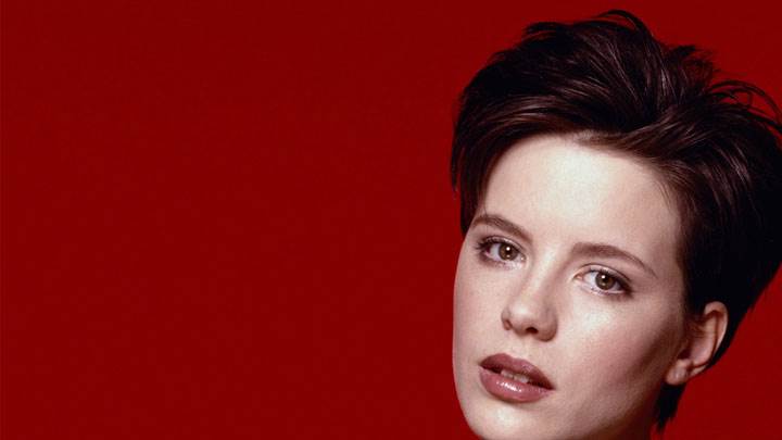 Kate Beckinsale Brown Lips Face Closeup And Red Background